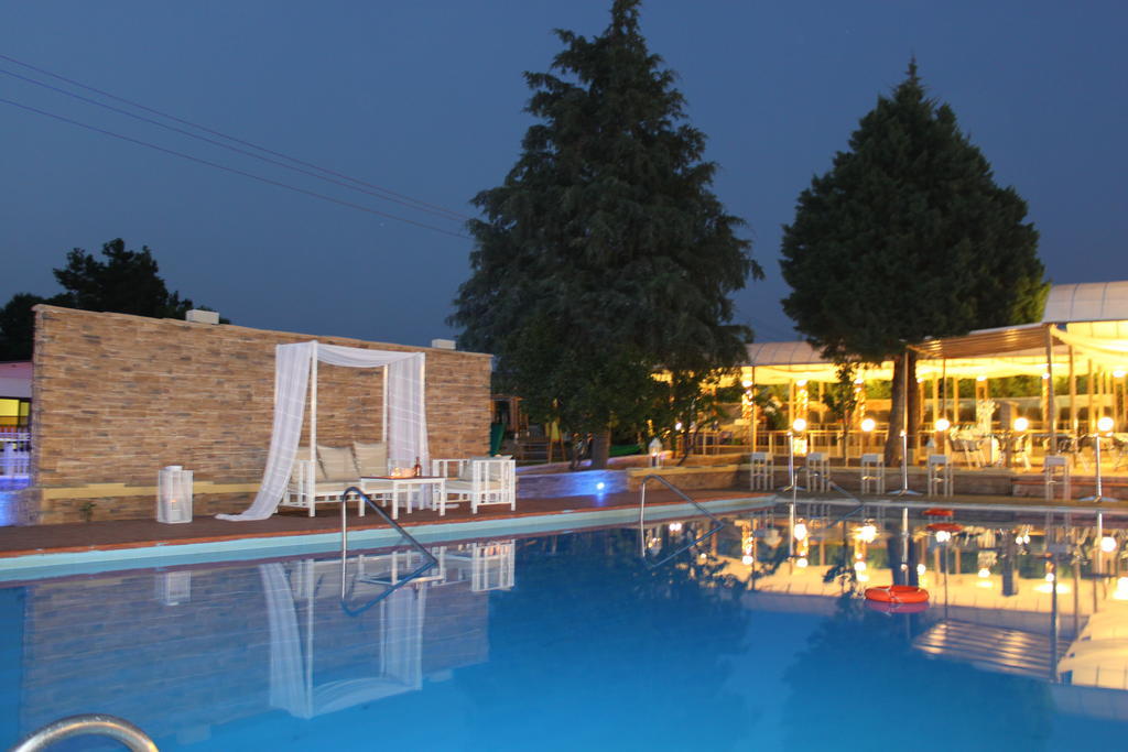 Chris & Eve Mansion Hotell Komotiní Eksteriør bilde